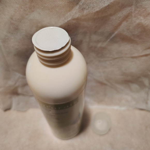 Avon Naturals Key Lime & Passion Flower Volumizing Shampoo - Picture 2 of 2